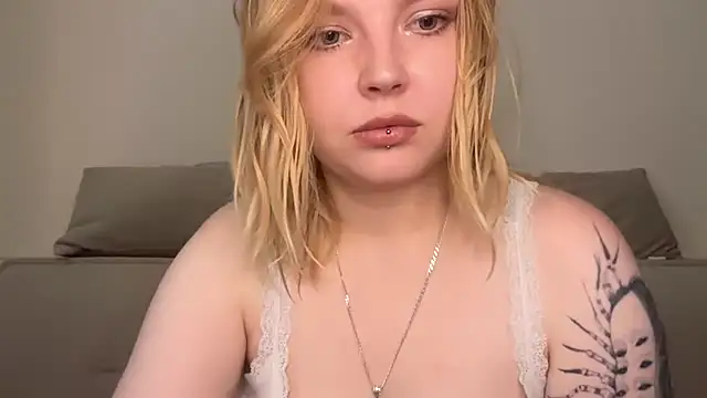 Snapshot of Ophelia_Ritz chatting on July 21, 2026, 7:32 am Ophelia Ritz online show from July 21, 2026, 7:32 am