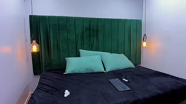 Amber-Horney online show from April 13, 2026, 2:33 pm