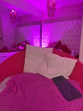 Snapshot of Kitty_madness chatting on February 19, 2026, 8:27 pm Kitty madness online show from February 19, 2026, 8:27 pm