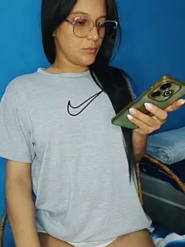 Snapshot of Perla_and_Maikol chatting on February 15, 2026, 3:47 am Perla and Maikol online show from February 15, 2026, 3:47 am