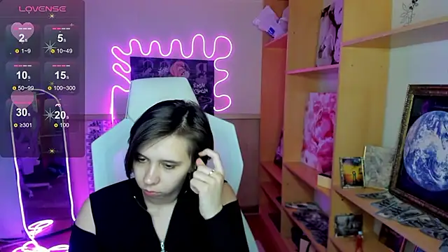 Snapshot of Scarlet_Sirenn chatting on February 9, 2026, 7:23 am Scarlet Sirenn online show from February 9, 2026, 7:23 am