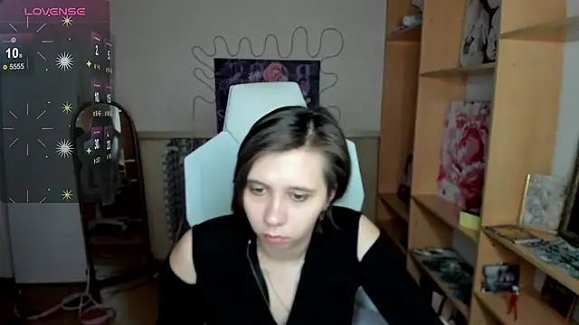 Snapshot of Scarlet_Sirenn chatting on February 25, 2026, 5:17 am Scarlet Sirenn online show from February 25, 2026, 5:17 am