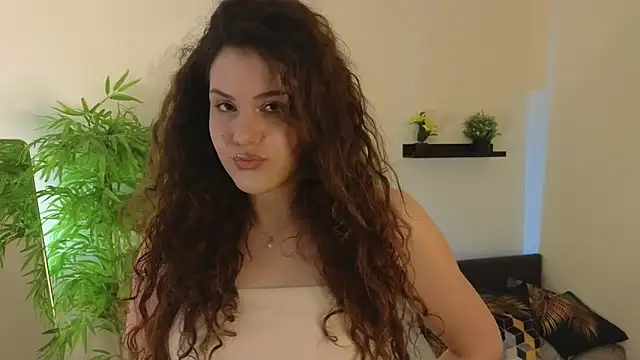 Lili Torin online show from May 28, 2026, 8:06 pm