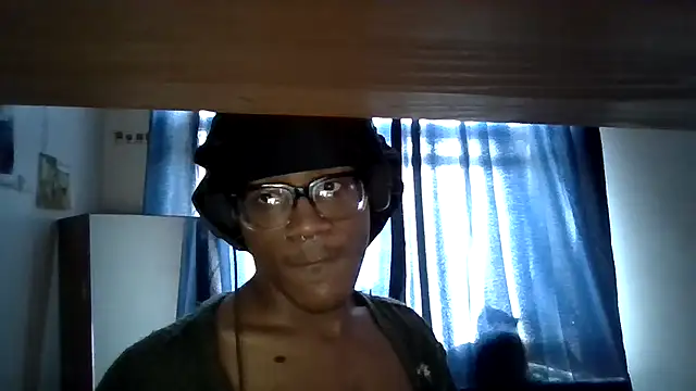 Snapshot of vexahleah chatting on July 19, 2026, 3:16 pm vexahleah online show from July 19, 2026, 3:16 pm