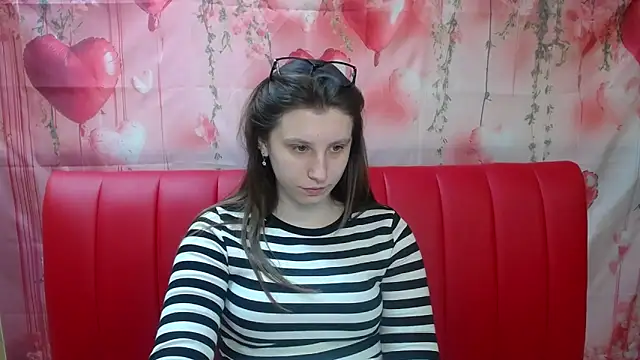 Snapshot of LilianaShine chatting on May 6, 2026, 5:03 am LilianaShine online show from May 6, 2026, 5:03 am