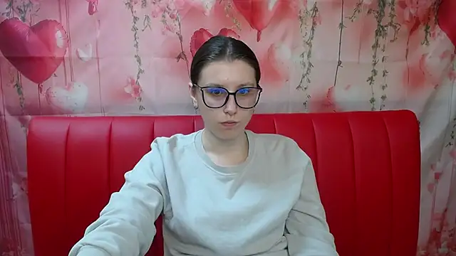 Snapshot of LilianaShine chatting on May 13, 2026, 5:05 am LilianaShine online show from May 13, 2026, 5:05 am