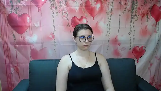 Snapshot of LilianaShine chatting on July 3, 2026, 5:03 am LilianaShine online show from July 3, 2026, 5:03 am