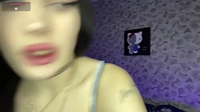 IeshaOsorio online show from March 19, 2026, 6:50 am