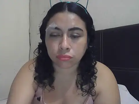 Snapshot of DalilahMx chatting on June 4, 2026, 3:23 am DalilahMx online show from June 4, 2026, 3:23 am