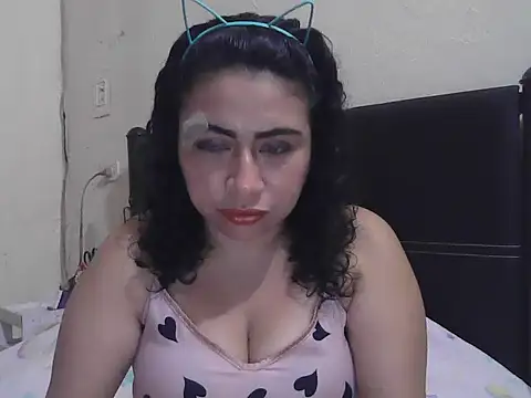 Snapshot of DalilahMx chatting on June 5, 2026, 4:19 am DalilahMx online show from June 5, 2026, 4:19 am