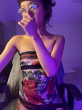 Miamhua-Cat- online show from February 6, 2026, 6:29 am