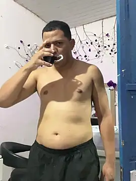 Snapshot of Loaisn chatting on February 9, 2026, 10:47 pm Loaisn online show from February 9, 2026, 10:47 pm