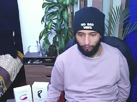 Snapshot of _noahdiaz chatting on February 21, 2026, 10:55 pm noahdiaz online show from February 21, 2026, 10:55 pm