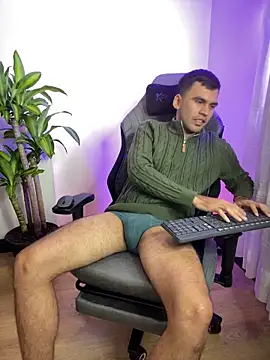Snapshot of HAMILTONG12 chatting on March 28, 2026, 8:08 pm HAMILTONG12 online show from March 28, 2026, 8:08 pm