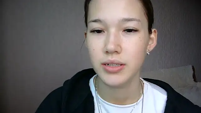 Snapshot of lilXdomiii chatting on May 23, 2026, 4:18 am lilXdomiii online show from May 23, 2026, 4:18 am