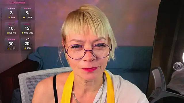 Snapshot of Ann_Annise chatting on June 20, 2026, 4:21 pm Ann Annise online show from June 20, 2026, 4:21 pm