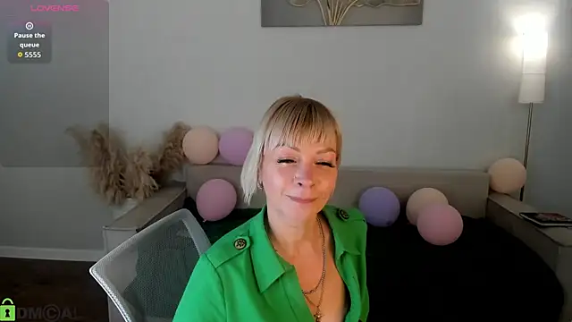 Snapshot of Ann_Annise chatting on July 4, 2026, 12:39 am Ann Annise online show from July 4, 2026, 12:39 am