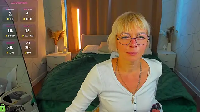 Snapshot of Ann_Annise chatting on July 13, 2026, 12:57 am Ann Annise online show from July 13, 2026, 12:57 am