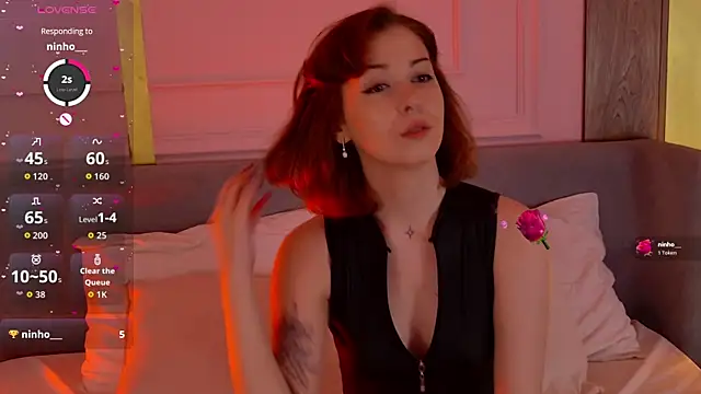 Snapshot of VivanWestwood chatting on April 13, 2026, 5:07 pm VivanWestwood online show from April 13, 2026, 5:07 pm