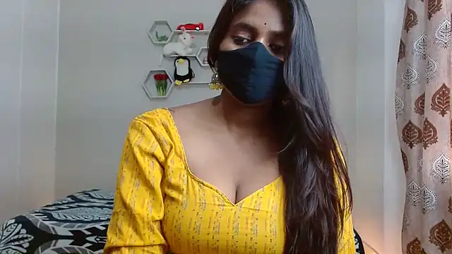Hotginni4 online show from July 7, 2026, 1:04 pm