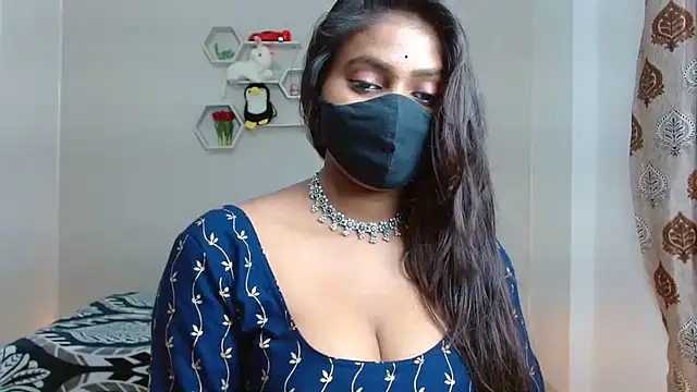 Hotginni4 online show from July 10, 2026, 5:15 pm