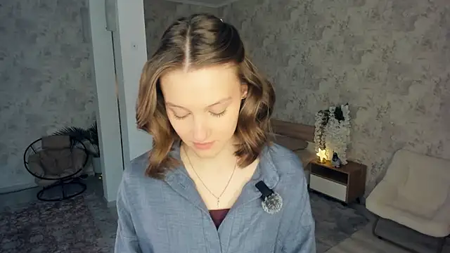 LianneBynon online show from February 6, 2026, 8:18 am