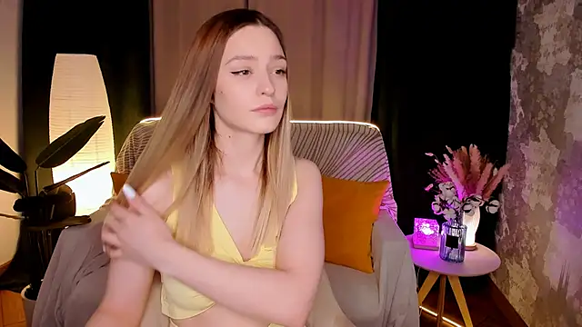 Snapshot of cherrykississ chatting on February 13, 2026, 8:43 am cherrykississ online show from February 13, 2026, 8:43 am