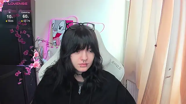 Snapshot of Emma_Darkkk chatting on February 25, 2026, 4:22 am Emma Darkkk online show from February 25, 2026, 4:22 am