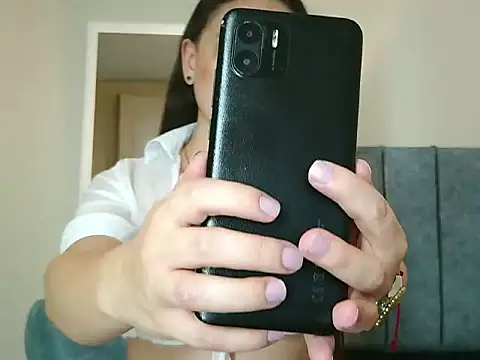 NatalyGuzman26 online show from April 13, 2026, 11:27 am