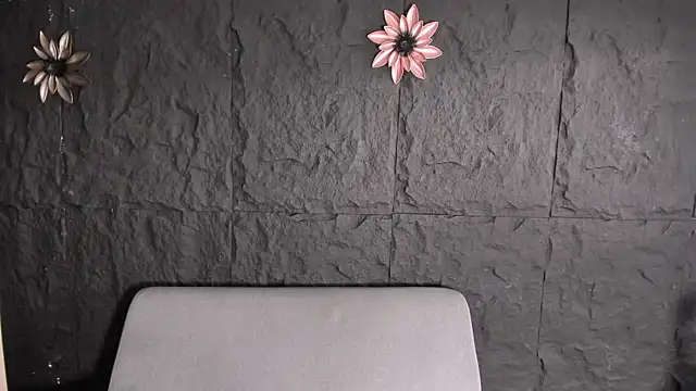 noahWolff  online show from February 28, 2026, 10:11 pm