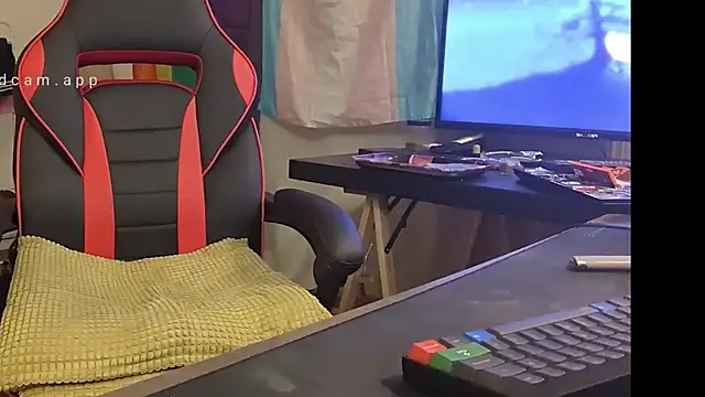 Snapshot of LovelyMeli chatting on February 21, 2026, 9:43 am LovelyMeli online show from February 21, 2026, 9:43 am