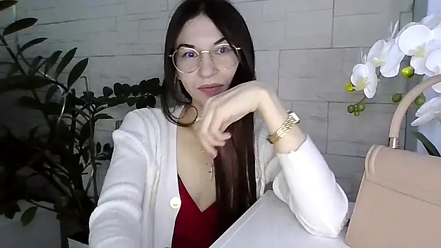 JuliaLovely online show from February 13, 2026, 2:46 pm