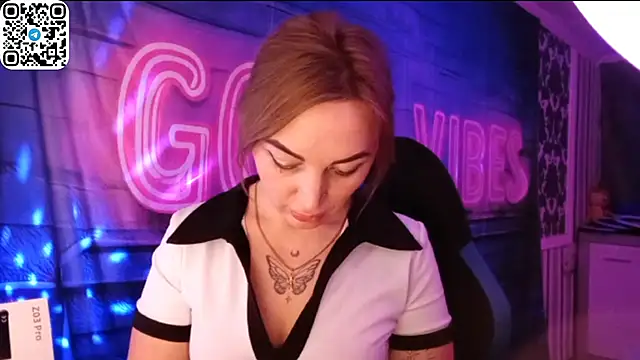 Snapshot of Vellora_ chatting on February 21, 2026, 10:33 pm Vellora online show from February 21, 2026, 10:33 pm