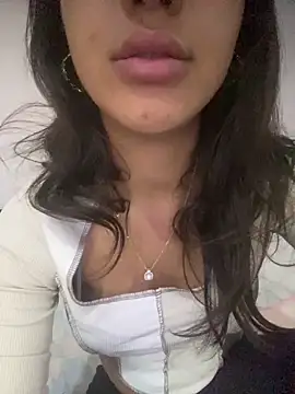 Snapshot of Nour-Lina chatting on February 2, 2026, 12:48 pm Nour-Lina online show from February 2, 2026, 12:48 pm