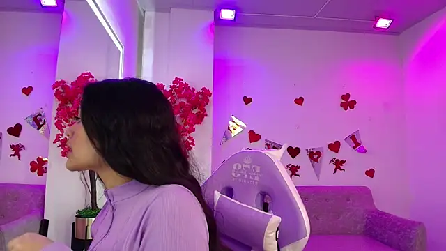 Snapshot of Maddie_T18 chatting on February 17, 2026, 11:18 am Maddie T18 online show from February 17, 2026, 11:18 am