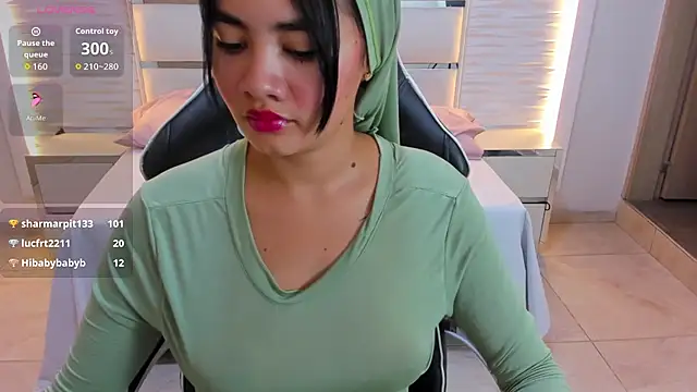 Yaiza farak online show from February 15, 2026, 7:51 am