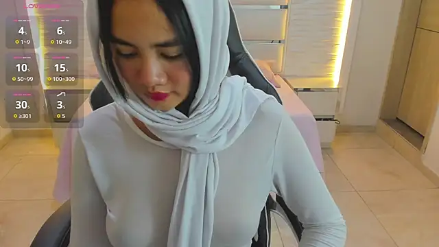 Yaiza farak online show from February 18, 2026, 2:18 am