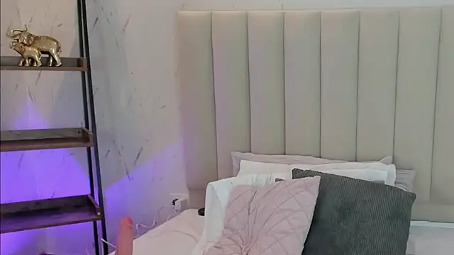 ViolettaRousee  online show from April 16, 2026, 10:45 pm