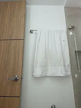 Chel   online show from April 13, 2026, 6:02 pm