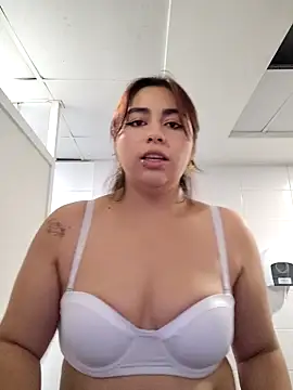 gissgirlll online show from February 12, 2026, 6:08 am