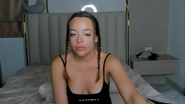 Snapshot of stellaa_quenn chatting on March 30, 2026, 12:11 am stellaa quenn online show from March 30, 2026, 12:11 am