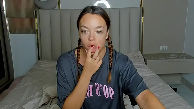 Snapshot of stellaa_quenn chatting on April 20, 2026, 12:13 am stellaa quenn online show from April 20, 2026, 12:13 am