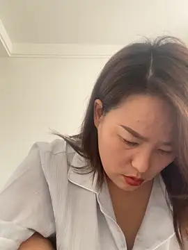 Youyou 12 online show from February 23, 2026, 3:48 am