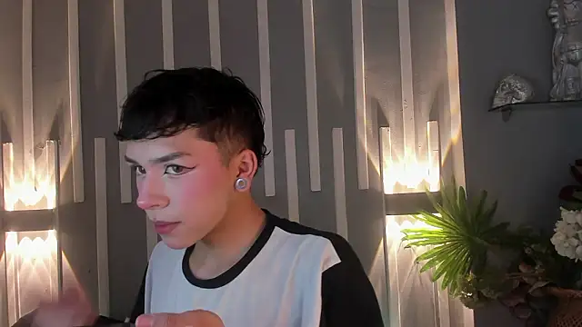 Snapshot of Camilo_X_x chatting on February 20, 2026, 11:54 am Camilo X x online show from February 20, 2026, 11:54 am