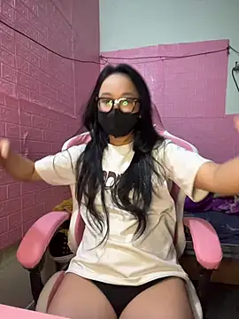 Snapshot of Leeeiuu chatting on February 22, 2026, 2:59 pm Leeeiuu online show from February 22, 2026, 2:59 pm