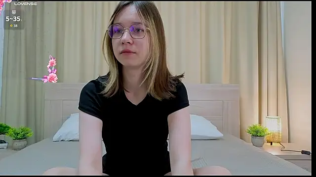 Snapshot of alorenna chatting on February 12, 2026, 6:19 am alorenna online show from February 12, 2026, 6:19 am