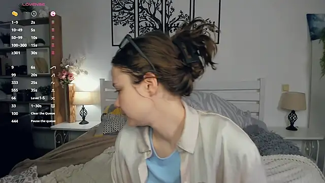 Snapshot of MalvinaTrafford chatting on March 1, 2026, 8:11 pm MalvinaTrafford online show from March 1, 2026, 8:11 pm