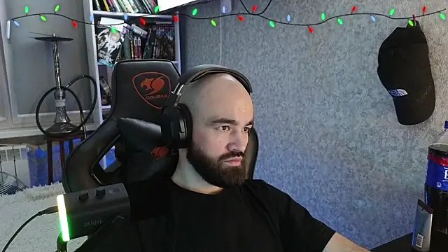 Snapshot of _Mostly_ chatting on February 1, 2026, 11:58 pm Mostly online show from February 1, 2026, 11:58 pm