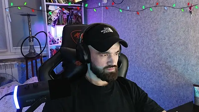 Snapshot of _Mostly_ chatting on February 5, 2026, 1:10 am Mostly online show from February 5, 2026, 1:10 am