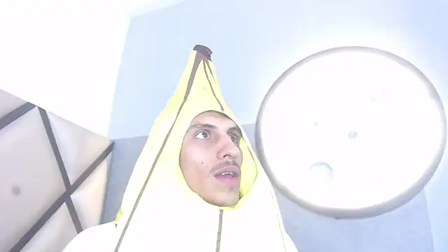 Snapshot of Noha-Smith chatting on February 13, 2026, 4:30 am Noha-Smith online show from February 13, 2026, 4:30 am